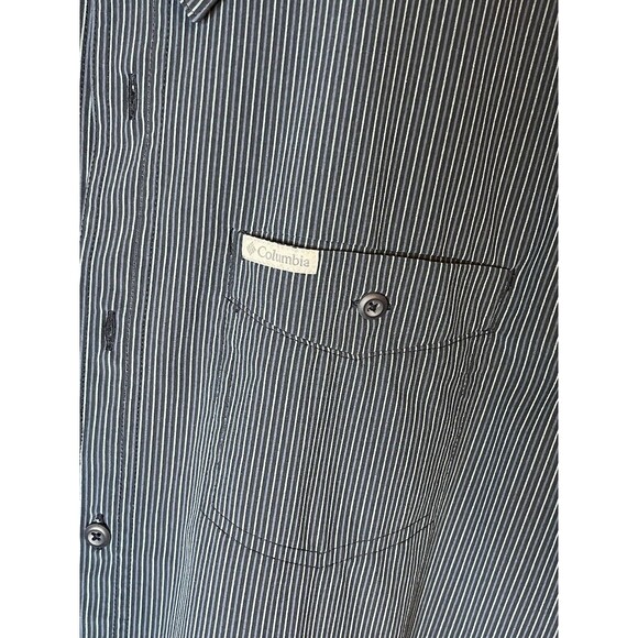 Columbia Sportswear Men's Large Navy Blue Striped  Short Sleeve Button Up Shirt - Picture 3 of 6